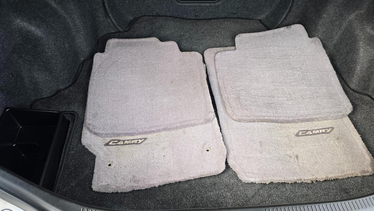 Toyota Camry XLE V6 6-Spd AT 2011