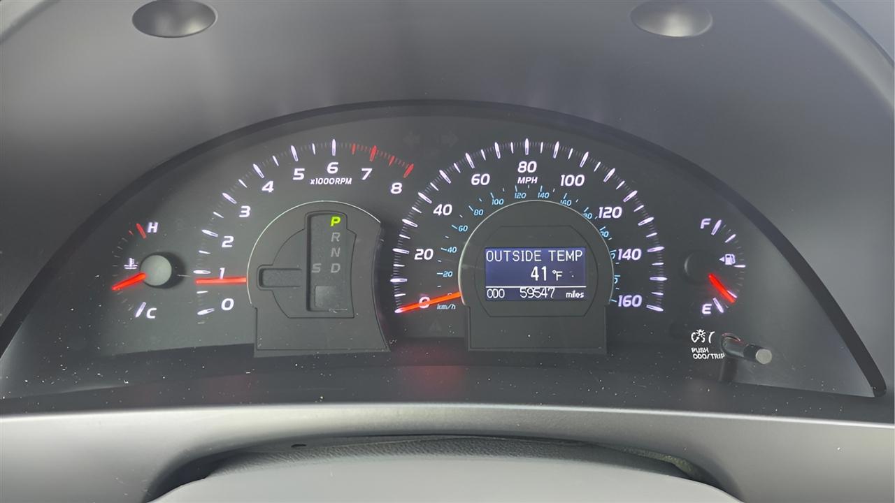 Toyota Camry XLE V6 6-Spd AT 2011