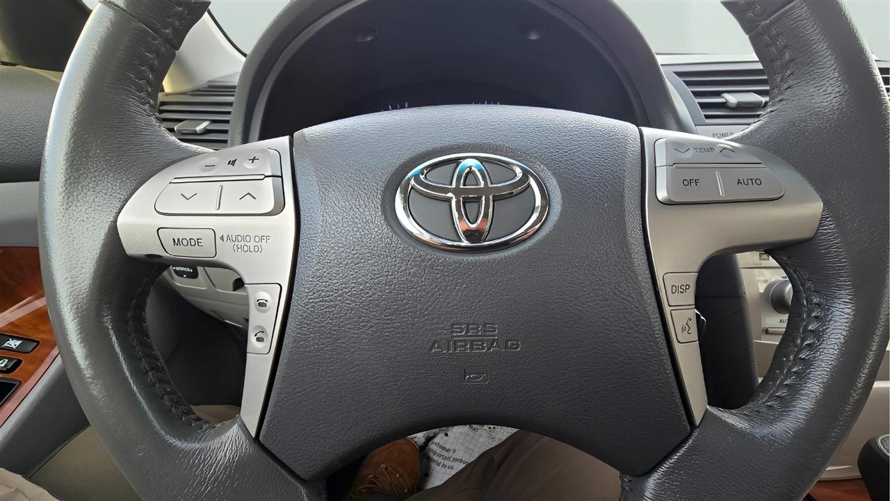 Toyota Camry XLE V6 6-Spd AT 2011