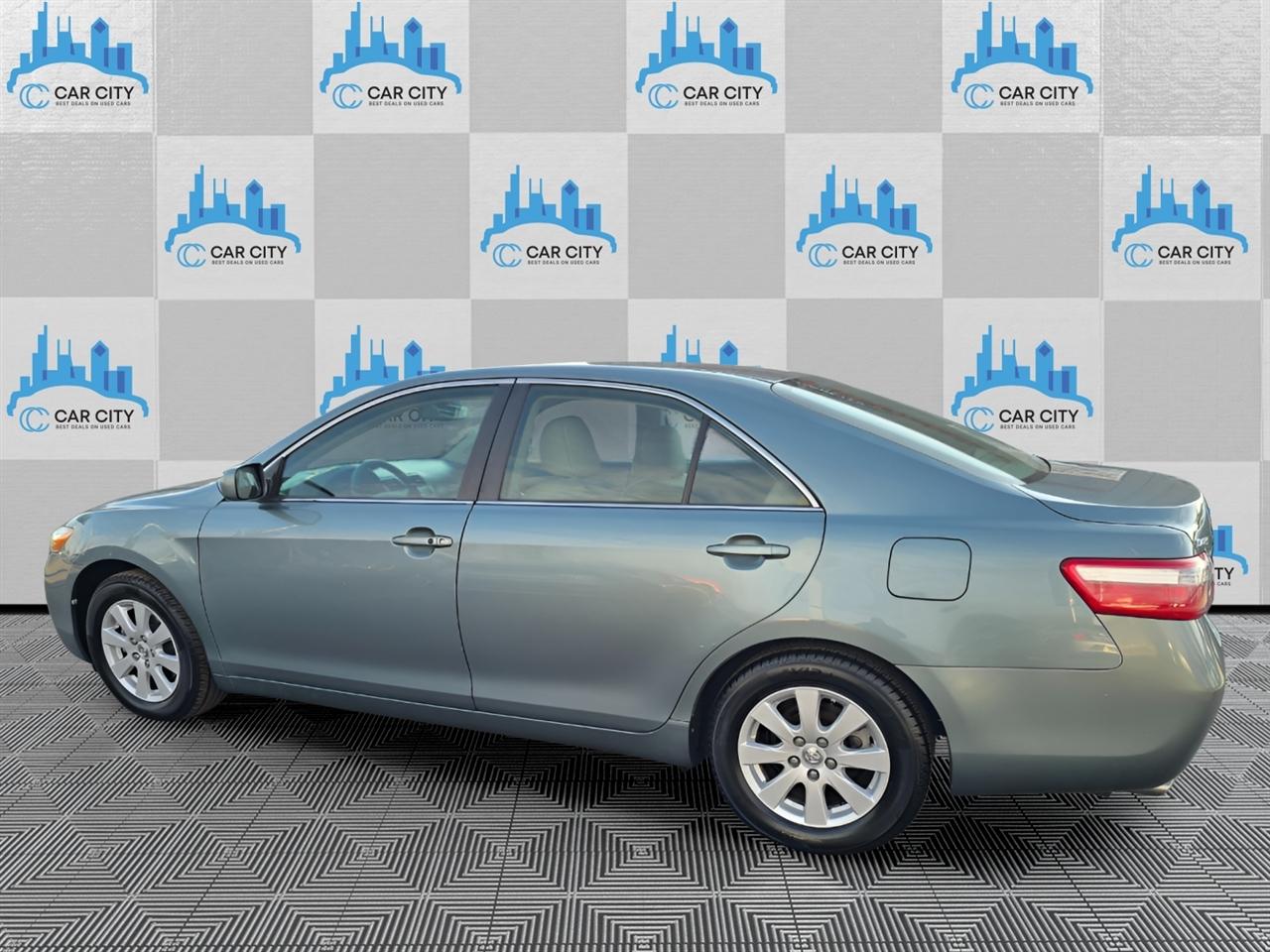 Toyota Camry XLE V6 6-Spd AT 2009