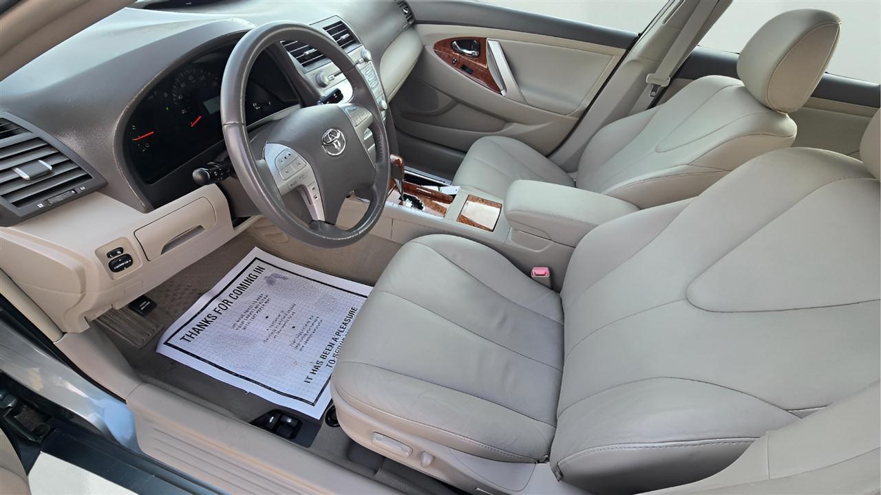 Toyota Camry XLE V6 6-Spd AT 2009