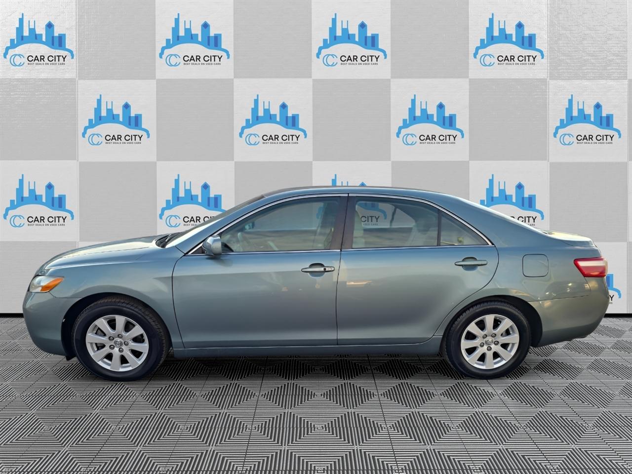 Toyota Camry XLE V6 6-Spd AT 2009