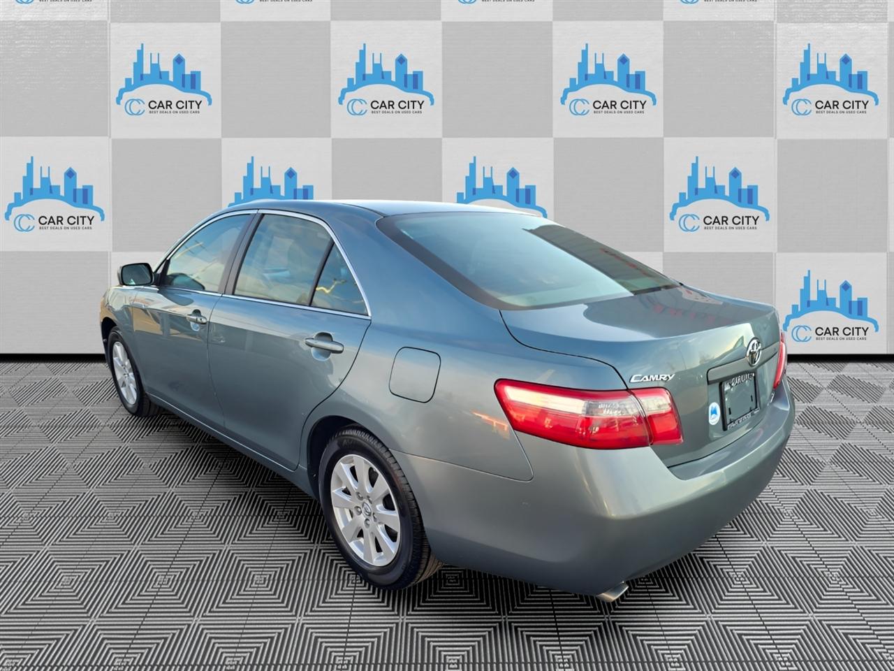 Toyota Camry XLE V6 6-Spd AT 2009