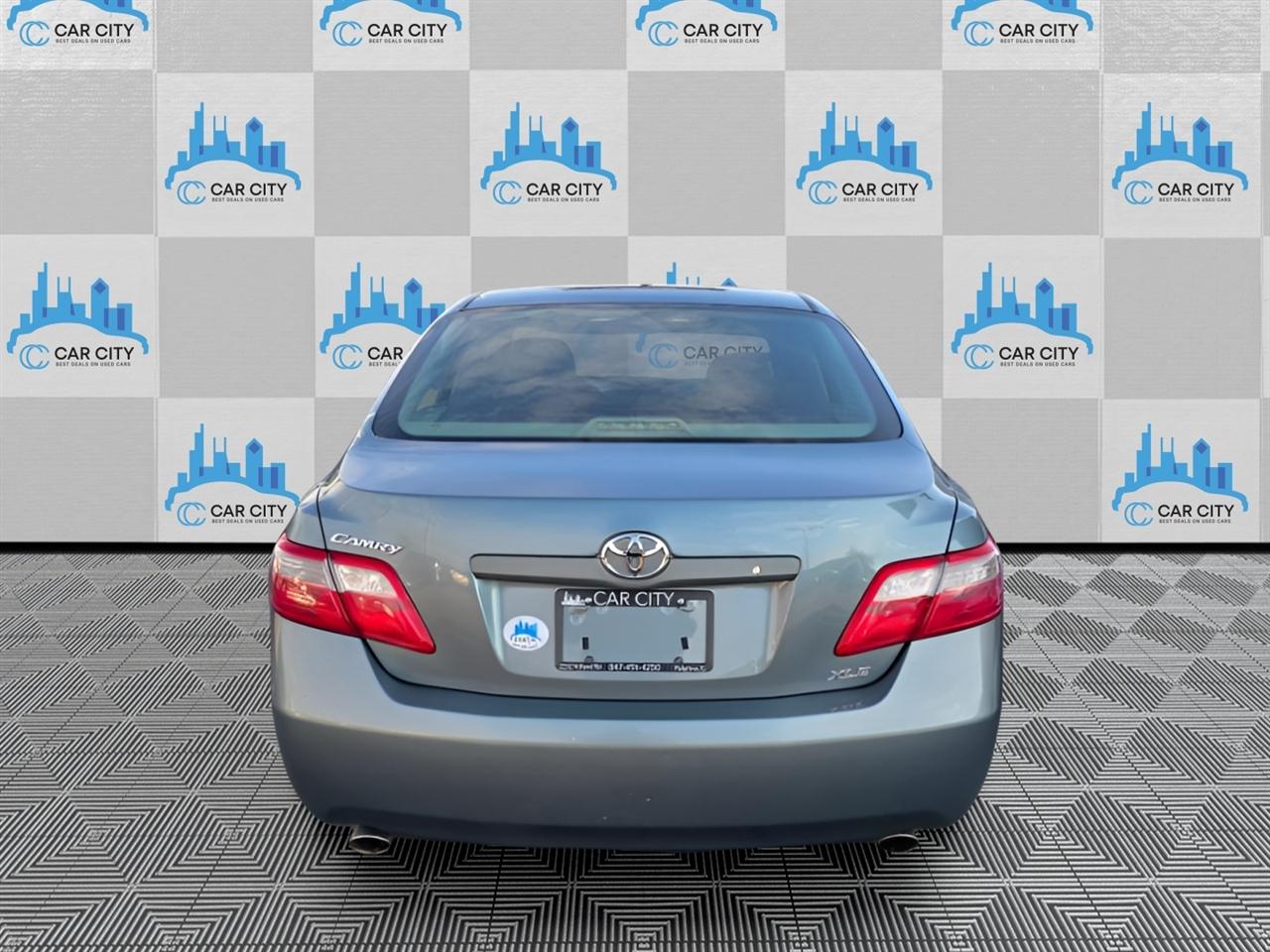 Toyota Camry XLE V6 6-Spd AT 2009