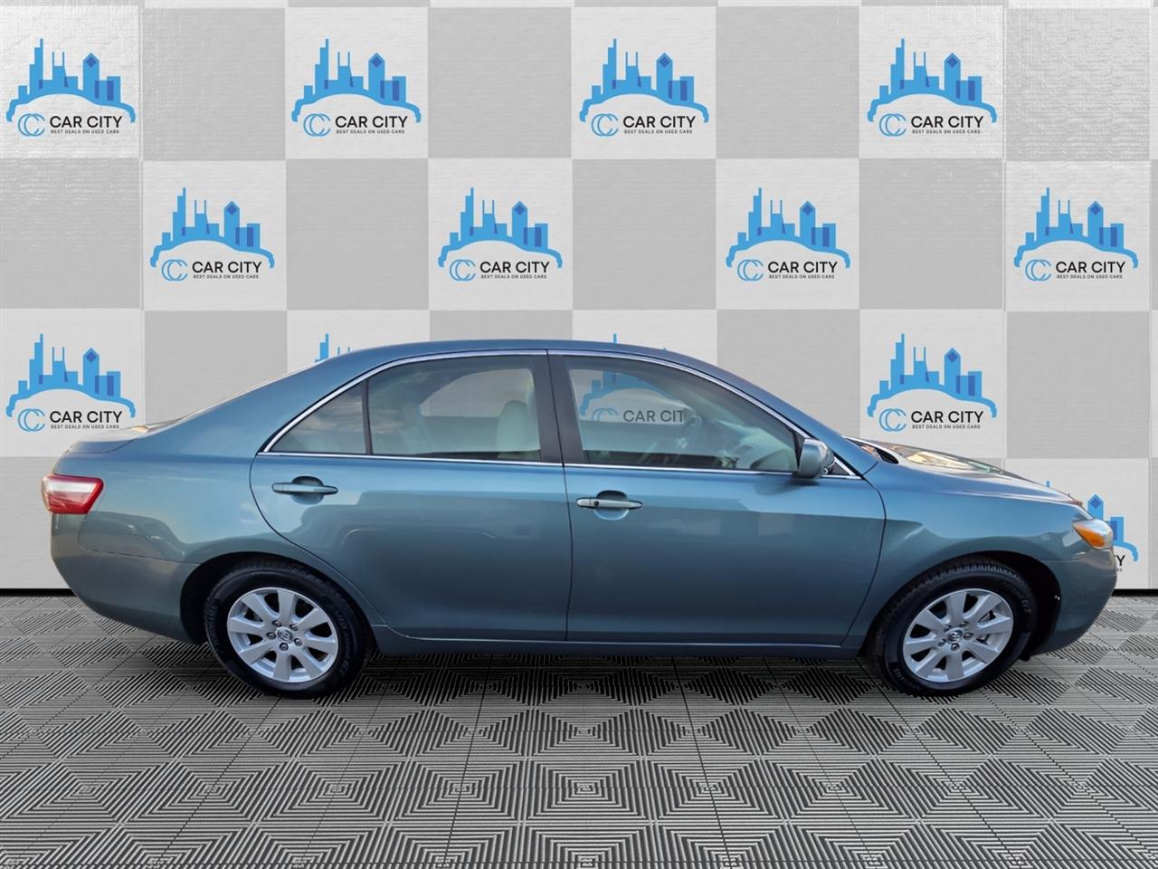 Toyota Camry XLE V6 6-Spd AT 2009