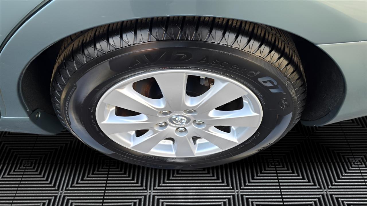 Toyota Camry XLE V6 6-Spd AT 2009