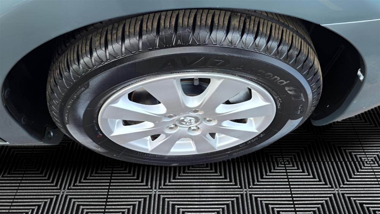 Toyota Camry XLE V6 6-Spd AT 2009