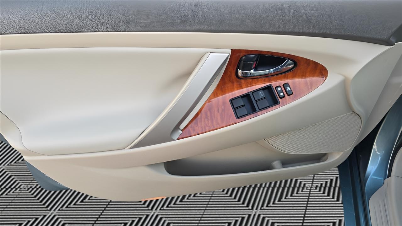 Toyota Camry XLE V6 6-Spd AT 2009