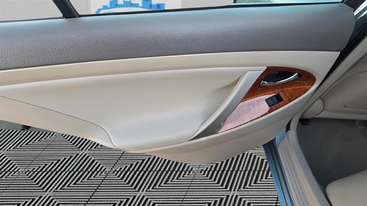 Toyota Camry XLE V6 6-Spd AT 2009