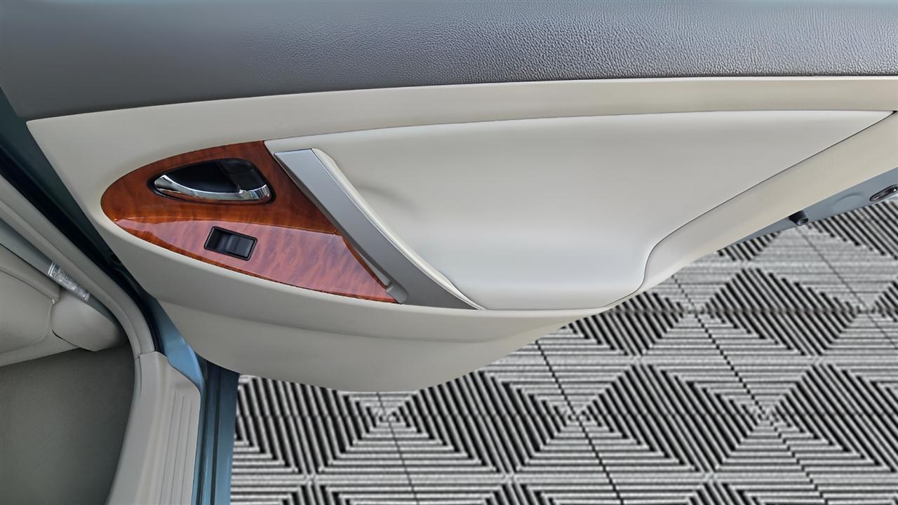 Toyota Camry XLE V6 6-Spd AT 2009