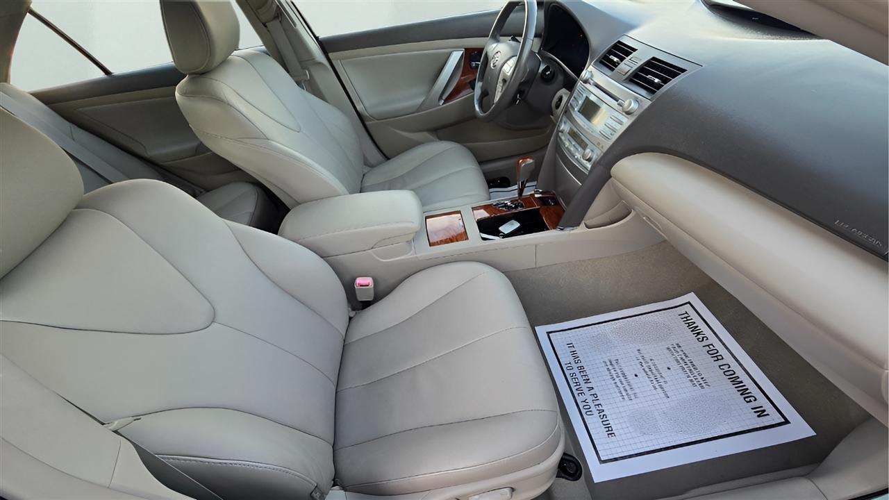 Toyota Camry XLE V6 6-Spd AT 2009