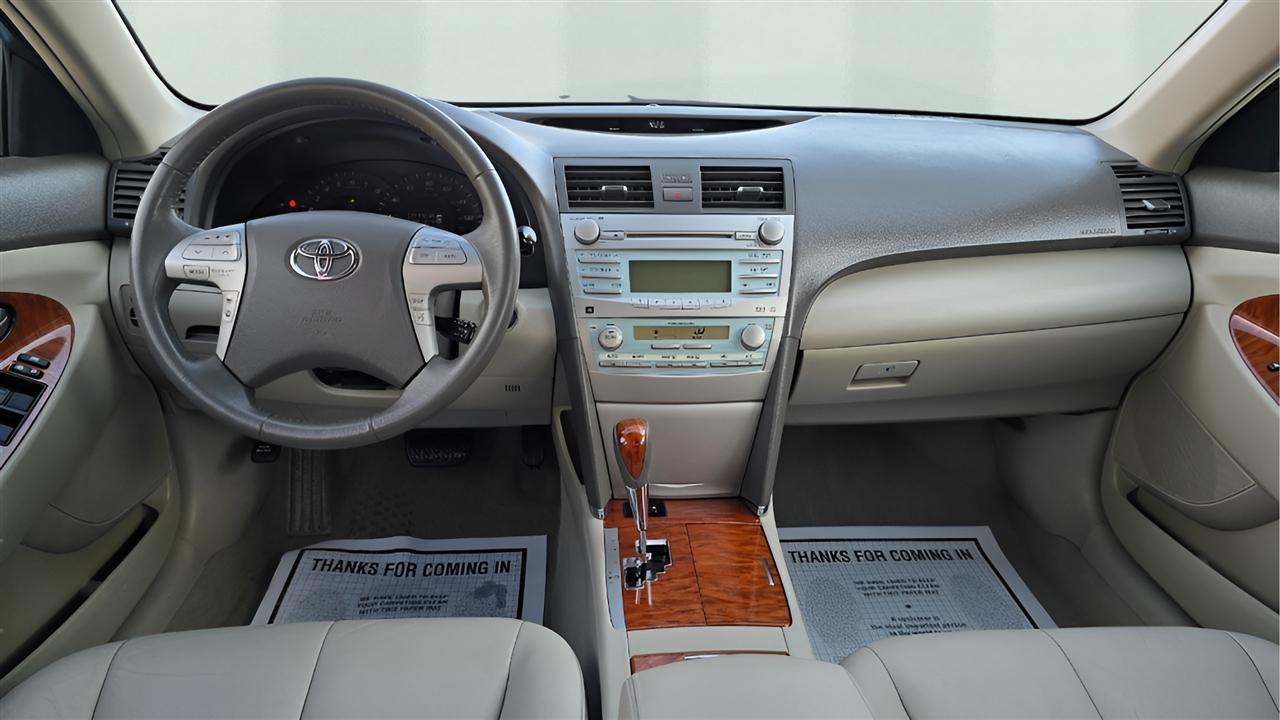 Toyota Camry XLE V6 6-Spd AT 2009