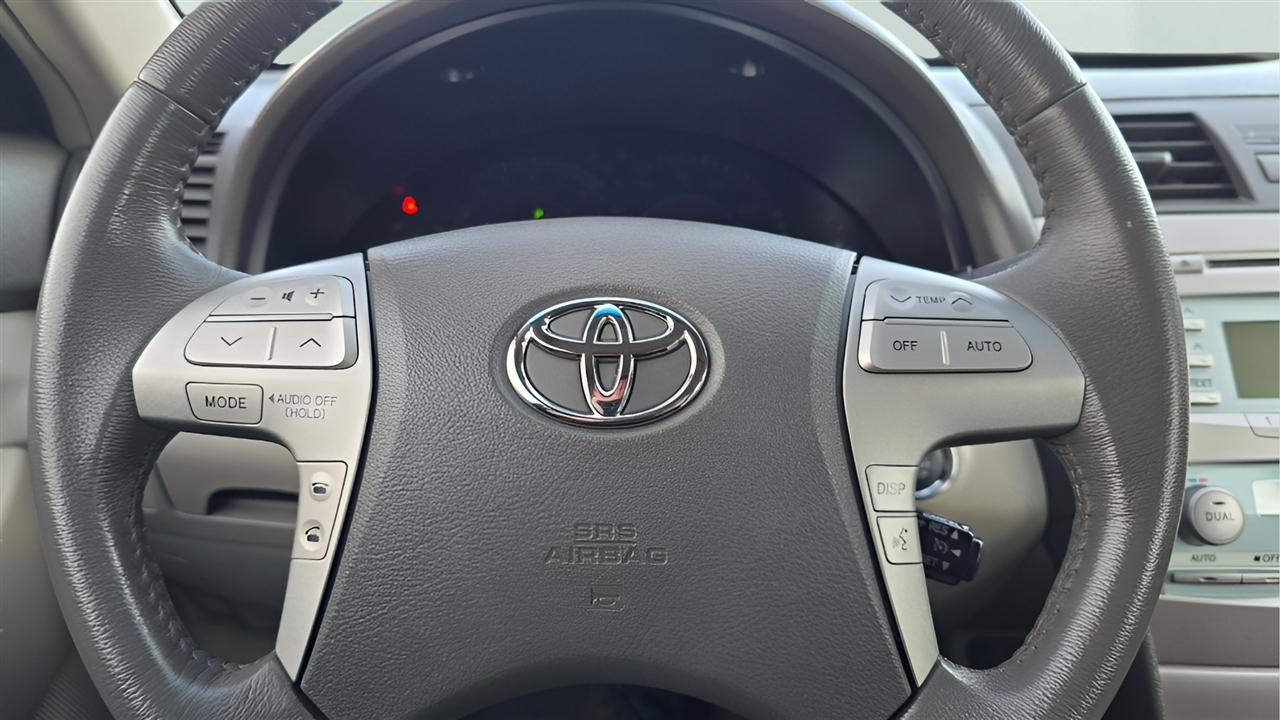 Toyota Camry XLE V6 6-Spd AT 2009