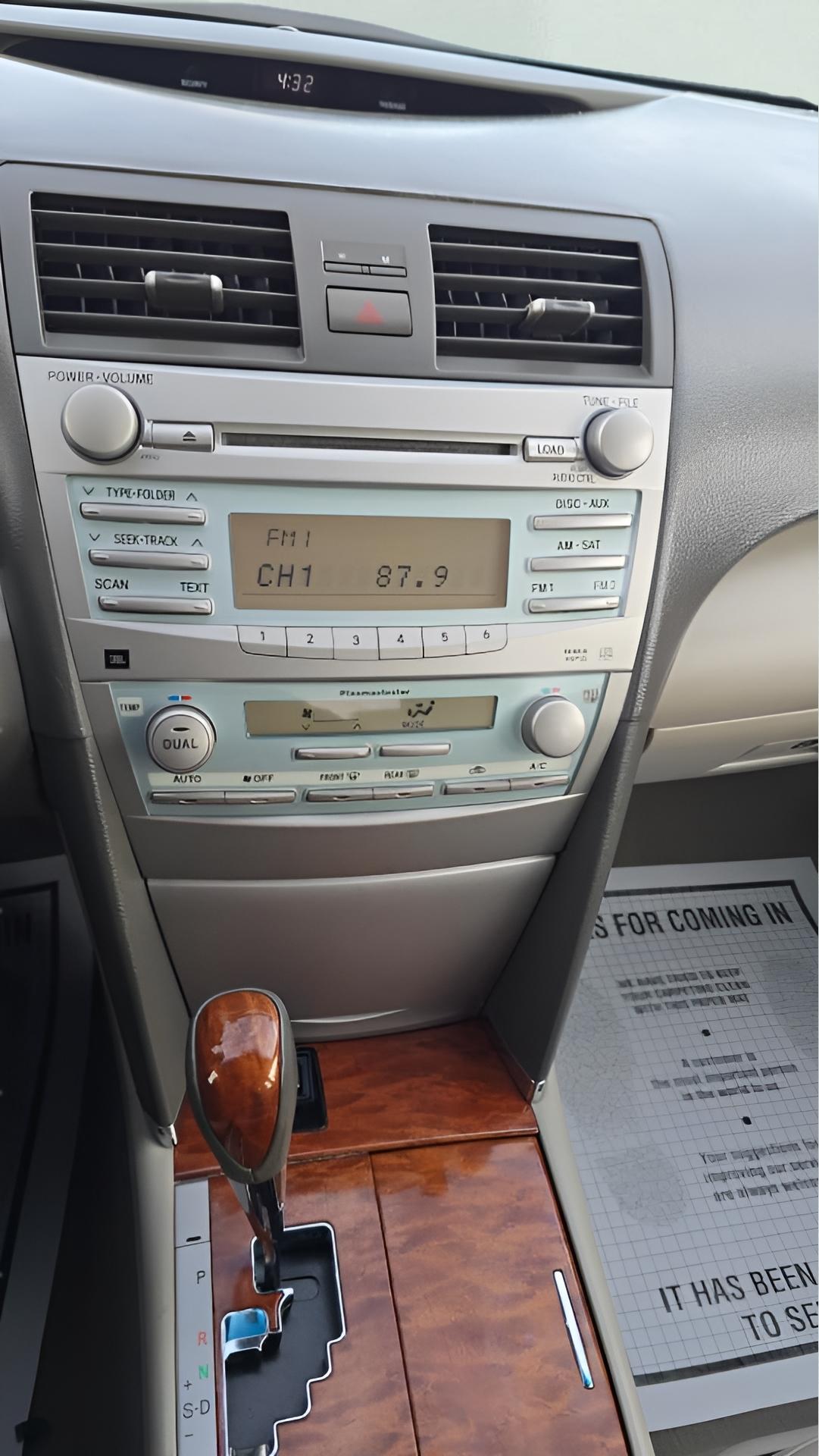 Toyota Camry XLE V6 6-Spd AT 2009