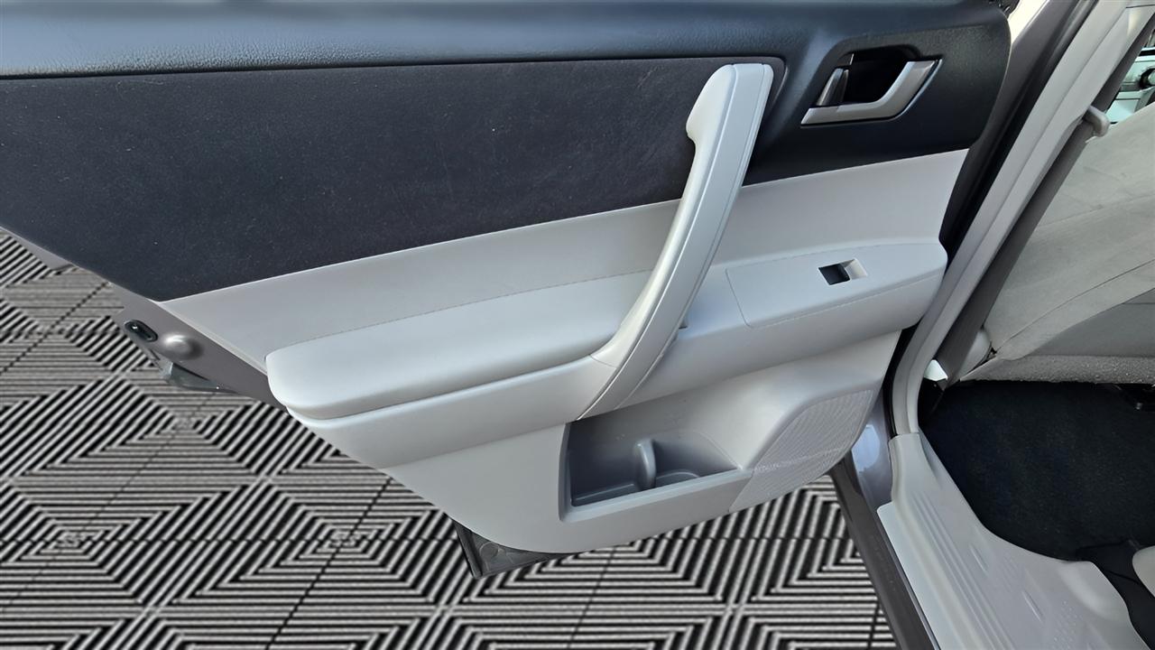 Toyota Highlander Hybrid 4WD 2013