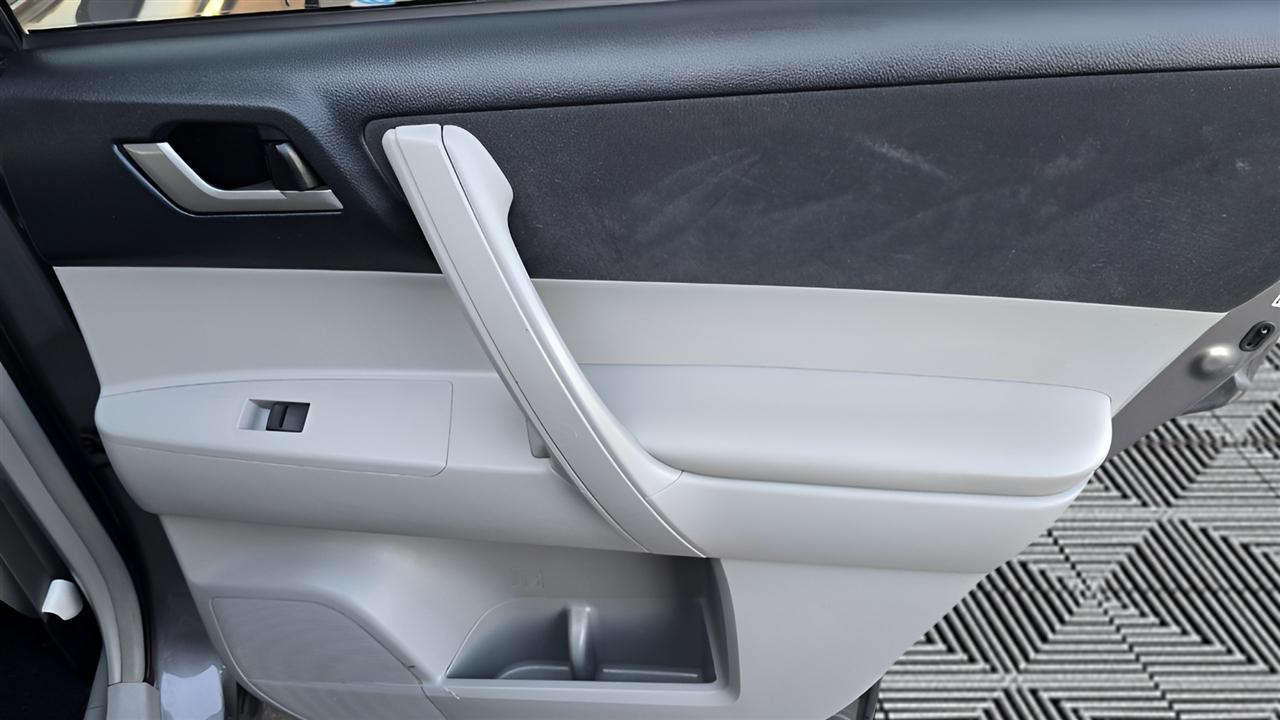 Toyota Highlander Hybrid 4WD 2013