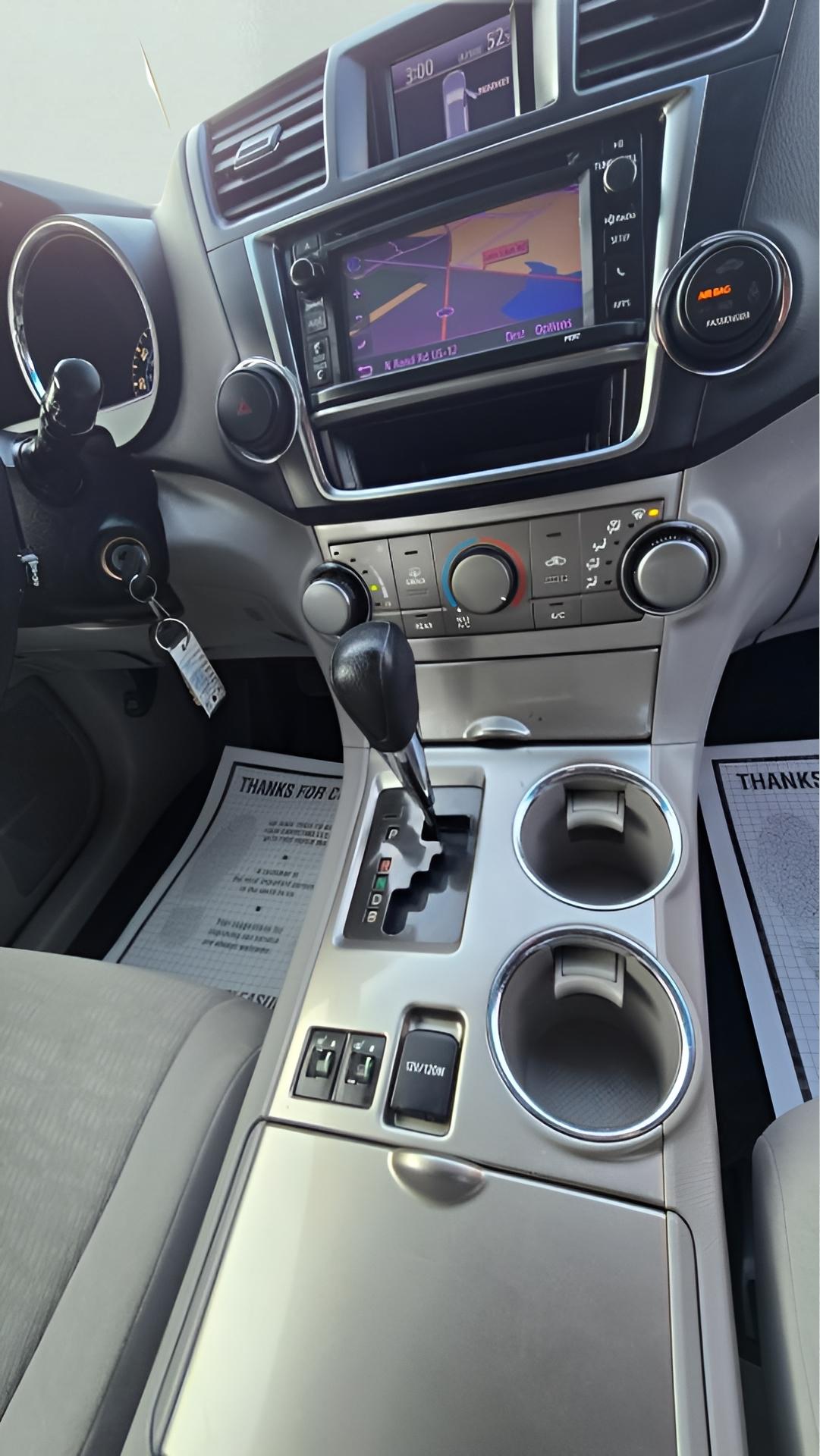 Toyota Highlander Hybrid 4WD 2013