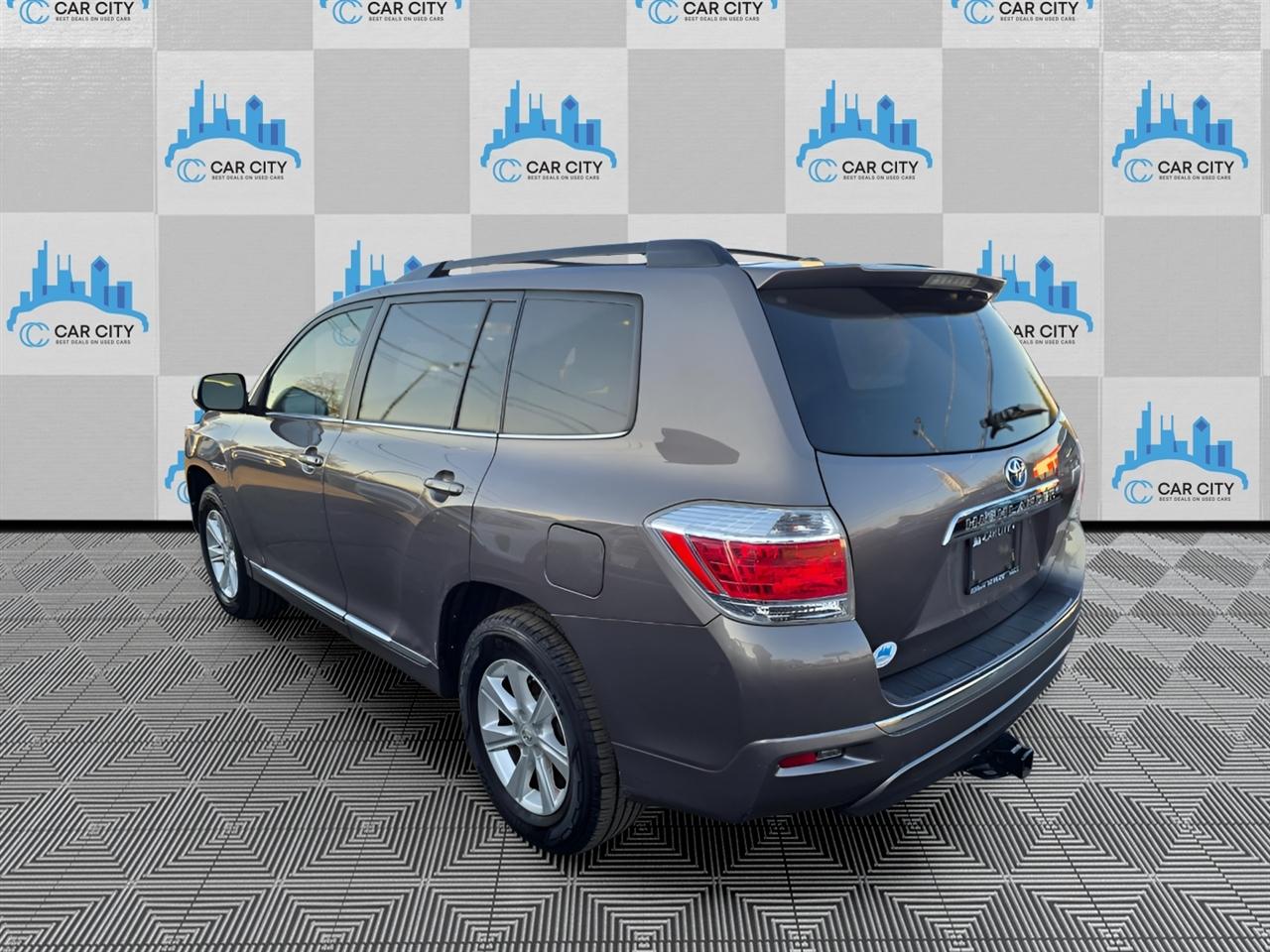 Toyota Highlander Hybrid 4WD 2013