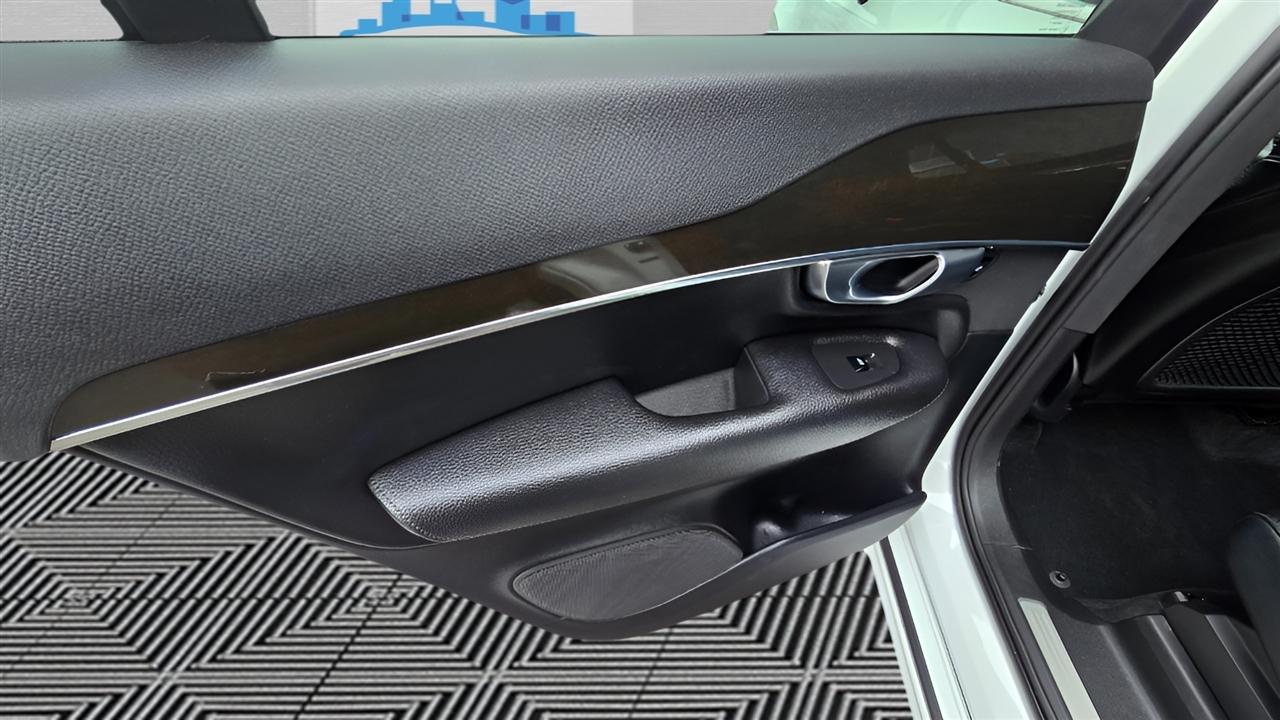 Volvo XC90 T6 Momentum AWD 2018