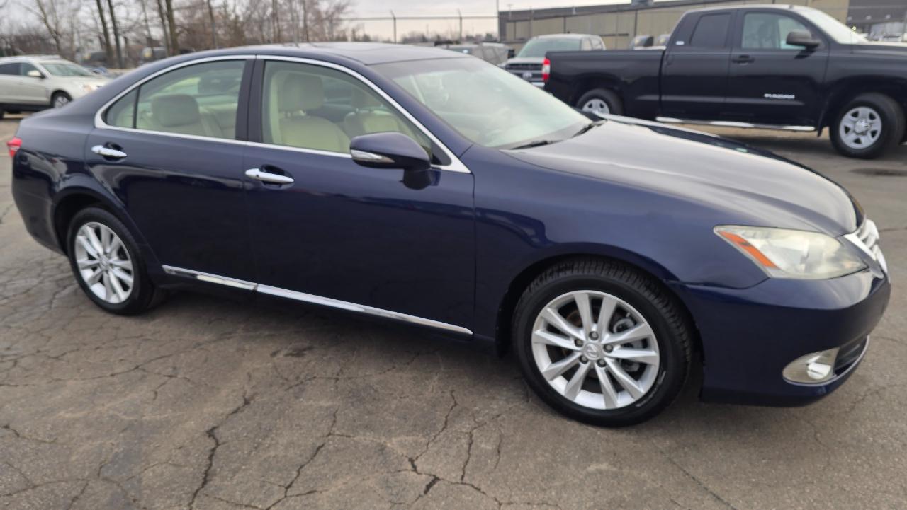 Lexus ES 350 Sedan 2012