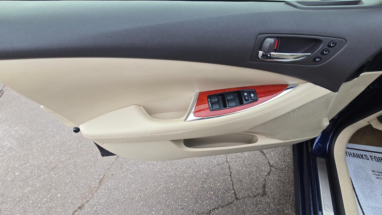 Lexus ES 350 Sedan 2012