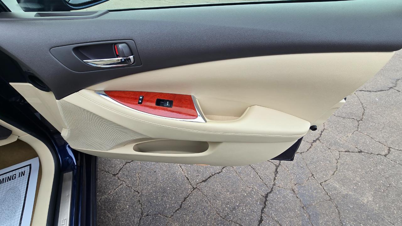 Lexus ES 350 Sedan 2012