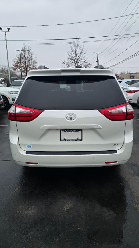 Toyota Sienna Limited Premium 7-Passenger 2018