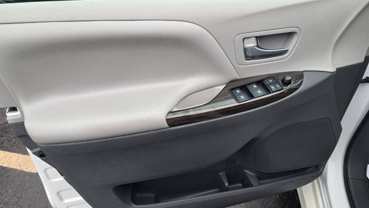 Toyota Sienna Limited Premium 7-Passenger 2018