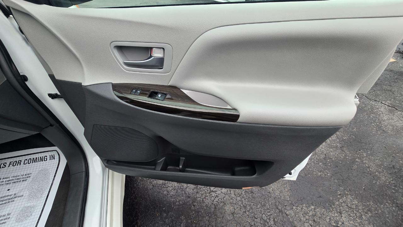 Toyota Sienna Limited Premium 7-Passenger 2018