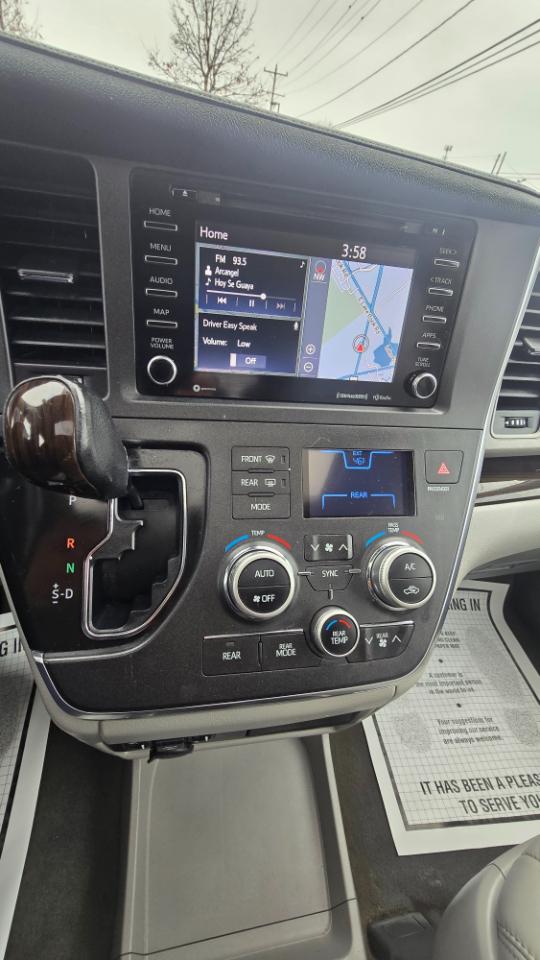 Toyota Sienna Limited Premium 7-Passenger 2018