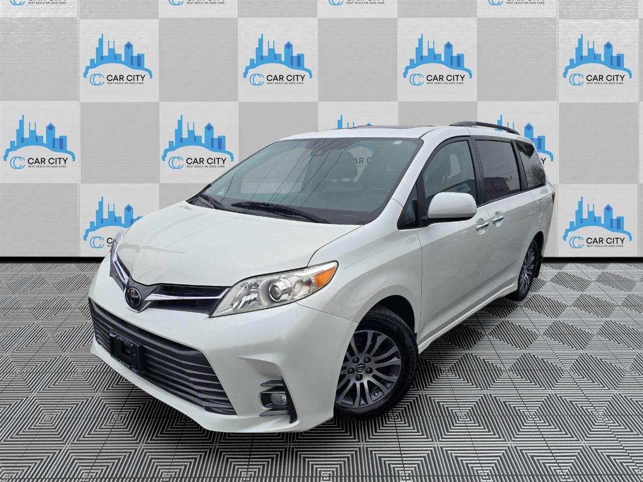 2018 Toyota Sienna XLE