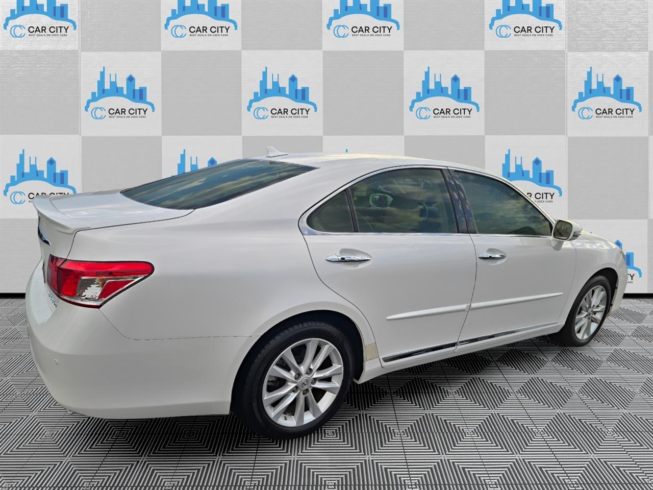 Lexus ES 350 Sedan 2011