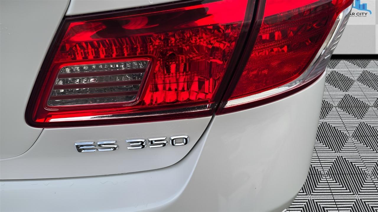 Lexus ES 350 Sedan 2011