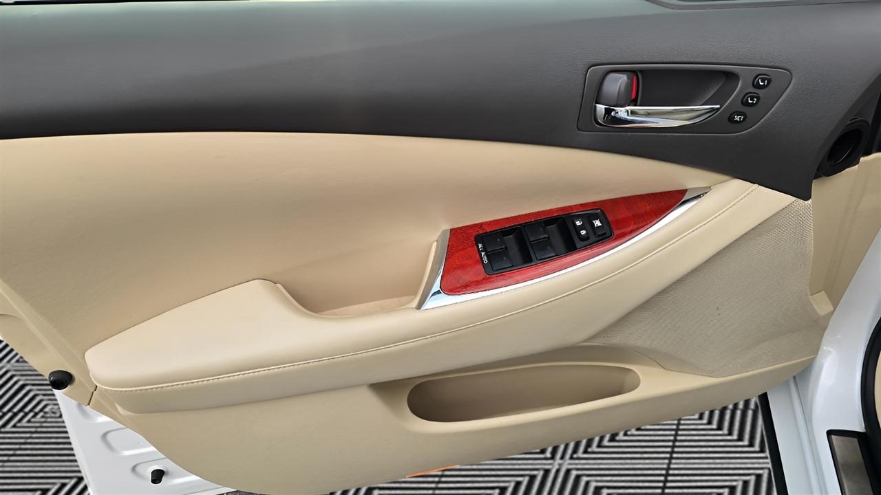 Lexus ES 350 Sedan 2011