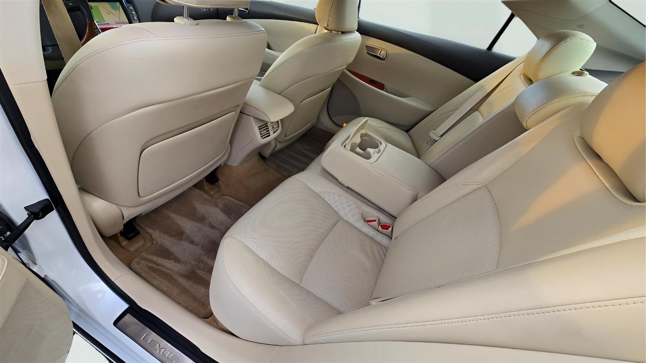 Lexus ES 350 Sedan 2011