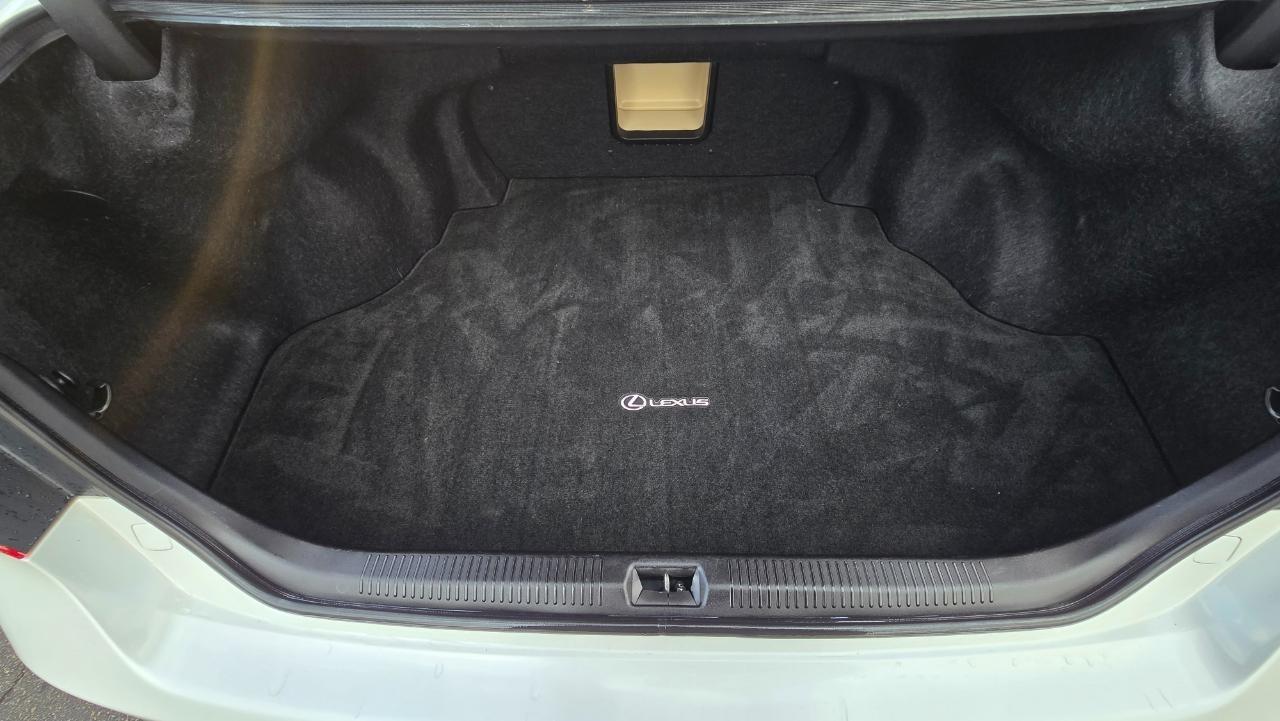 Lexus ES 350 Sedan 2011