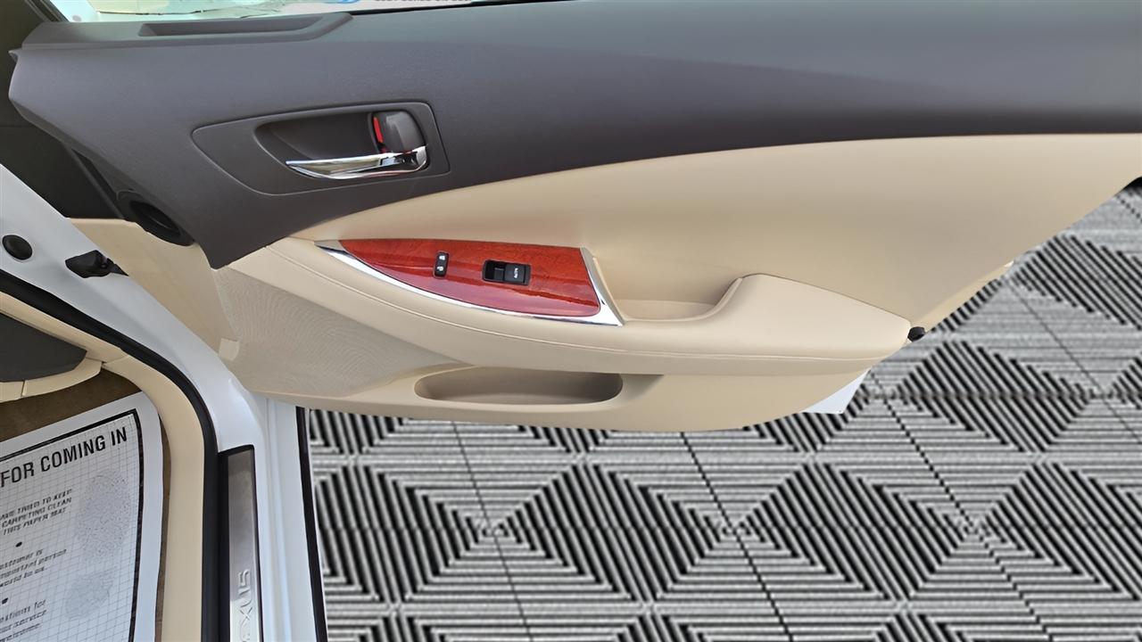 Lexus ES 350 Sedan 2011