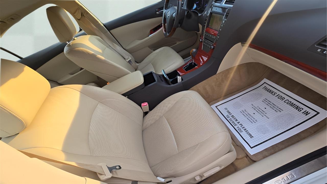 Lexus ES 350 Sedan 2011