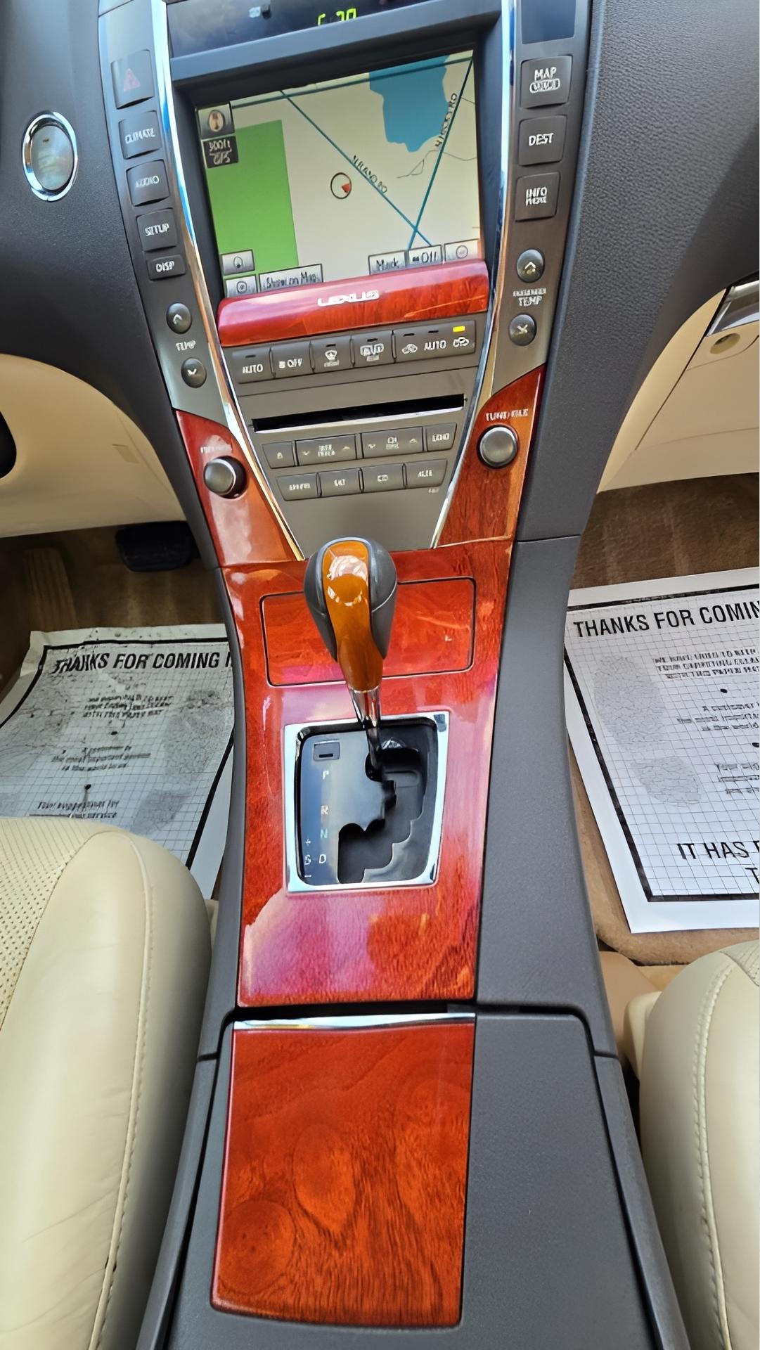 Lexus ES 350 Sedan 2011