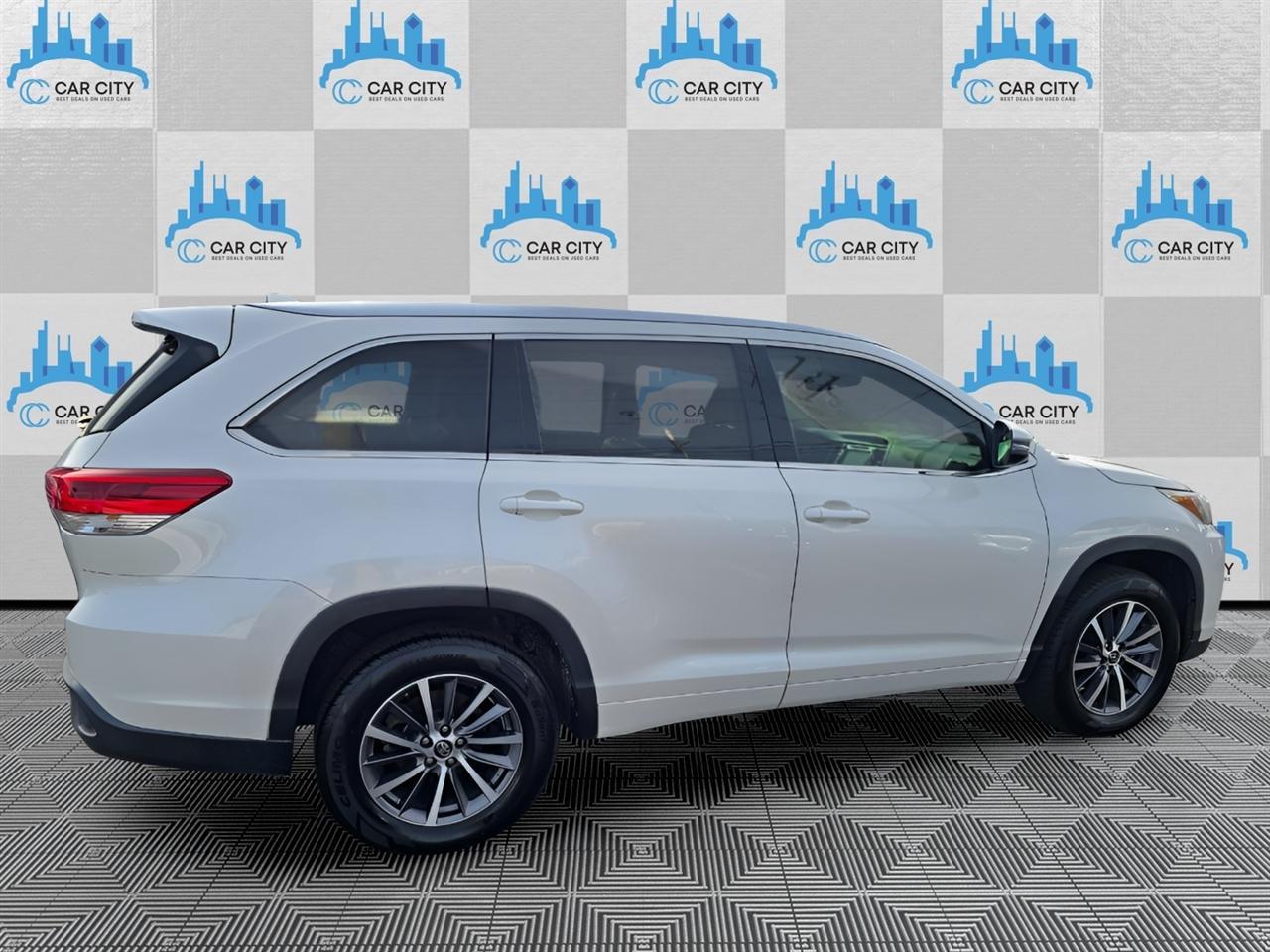 Toyota Highlander XLE Nav FWD V6 2018