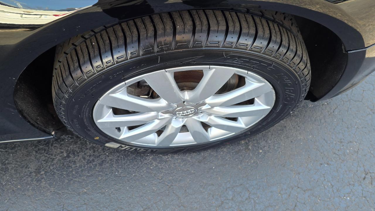 Audi A4 2.0T Sedan quattro Tiptronic 2011