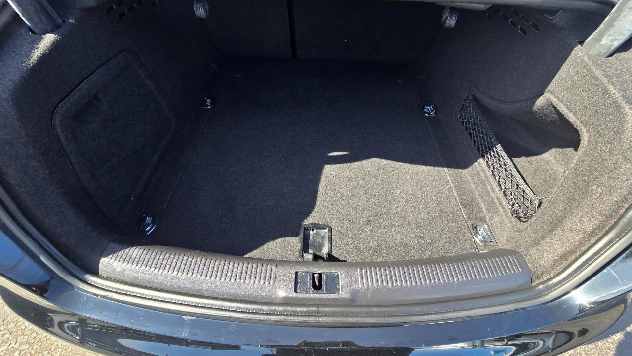 Audi A4 2.0T Sedan quattro Tiptronic 2011