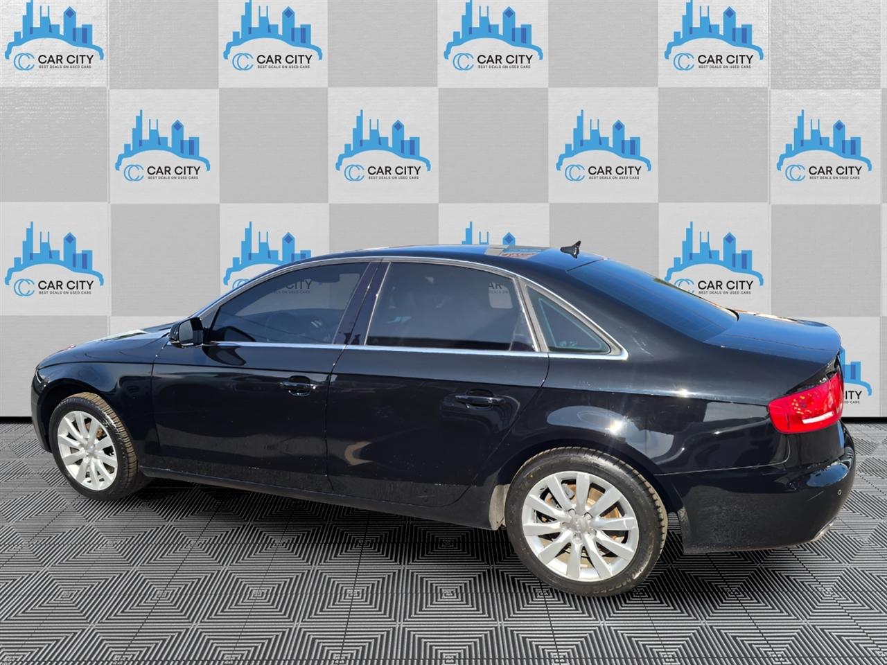 Audi A4 2.0T Sedan quattro Tiptronic 2011