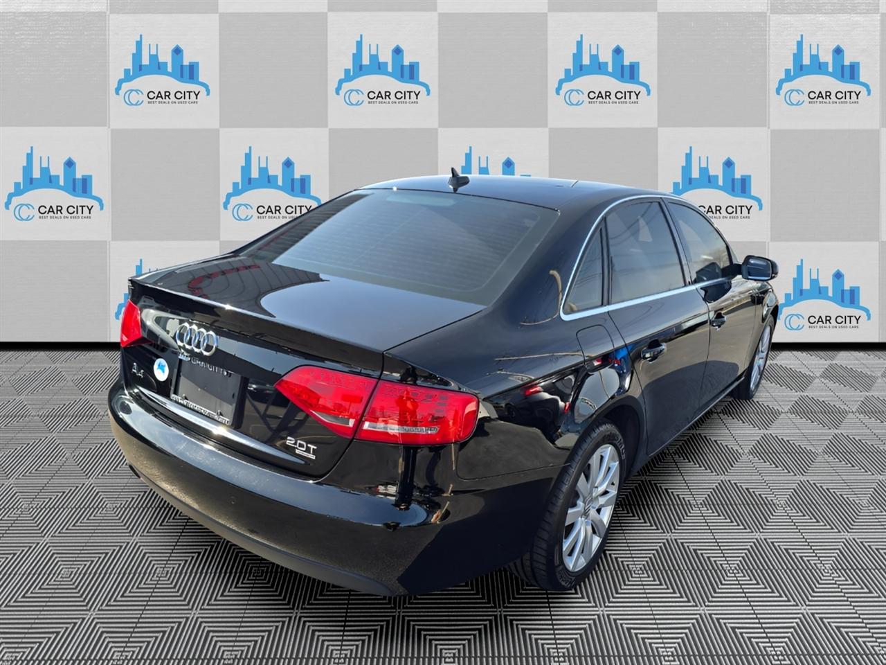 Audi A4 2.0T Sedan quattro Tiptronic 2011