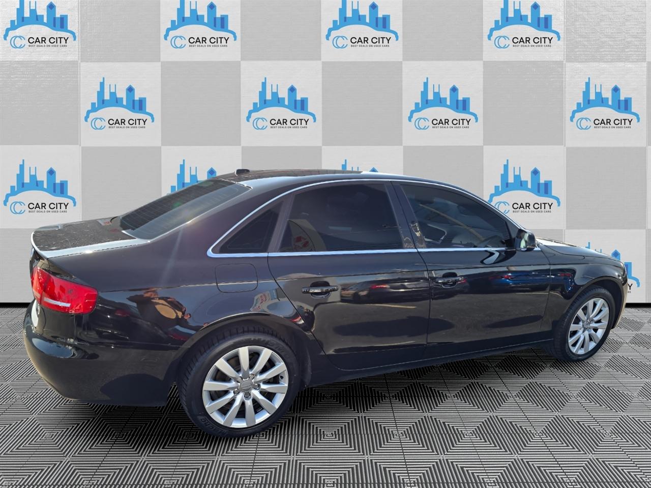 Audi A4 2.0T Sedan quattro Tiptronic 2011