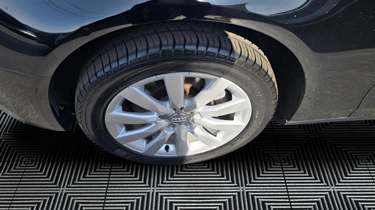 Audi A4 2.0T Sedan quattro Tiptronic 2011