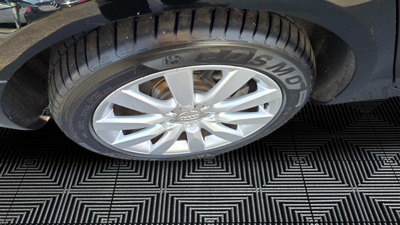 Audi A4 2.0T Sedan quattro Tiptronic 2011