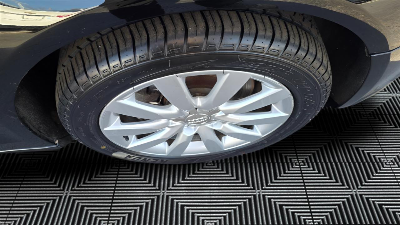 Audi A4 2.0T Sedan quattro Tiptronic 2011