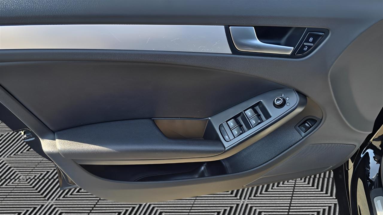 Audi A4 2.0T Sedan quattro Tiptronic 2011