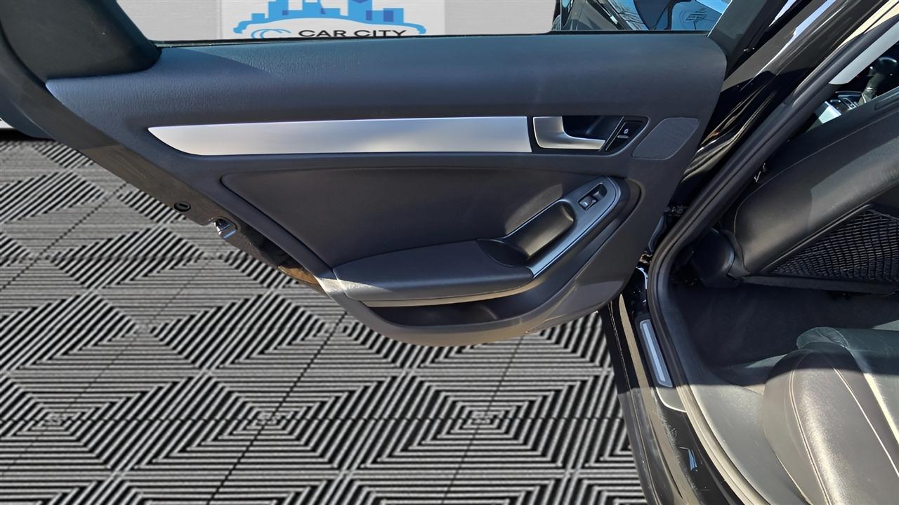 Audi A4 2.0T Sedan quattro Tiptronic 2011